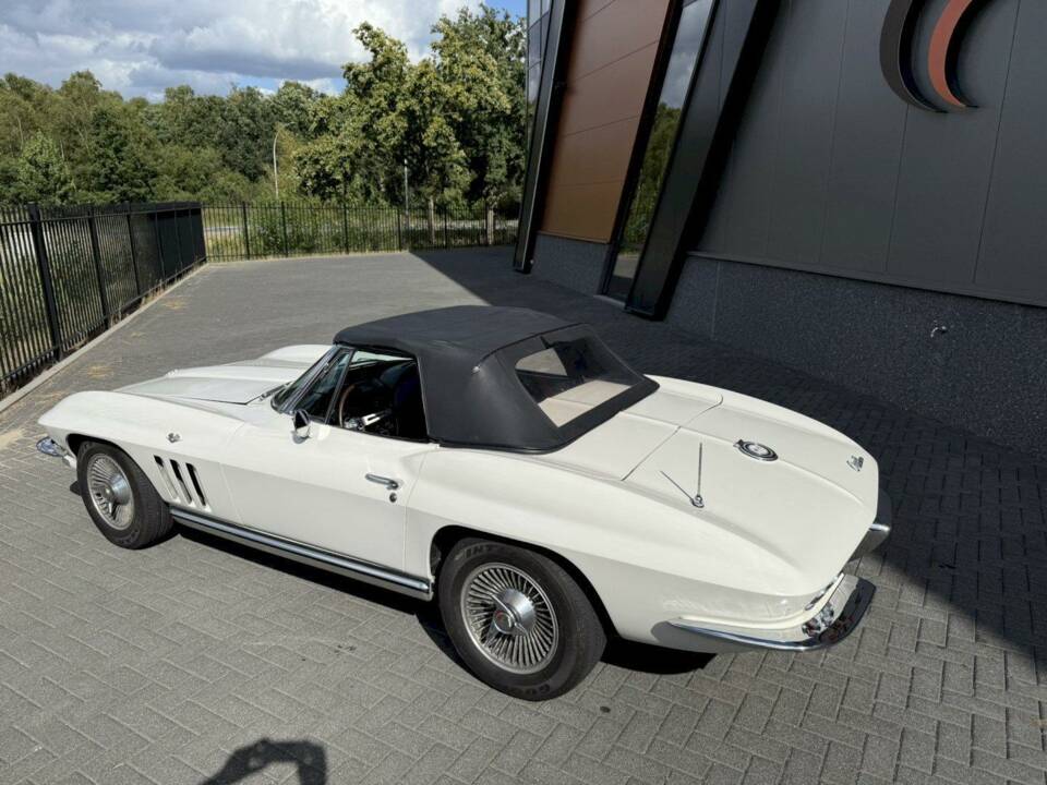 Image 3/34 of Chevrolet Corvette Sting Ray Convertible (1965)