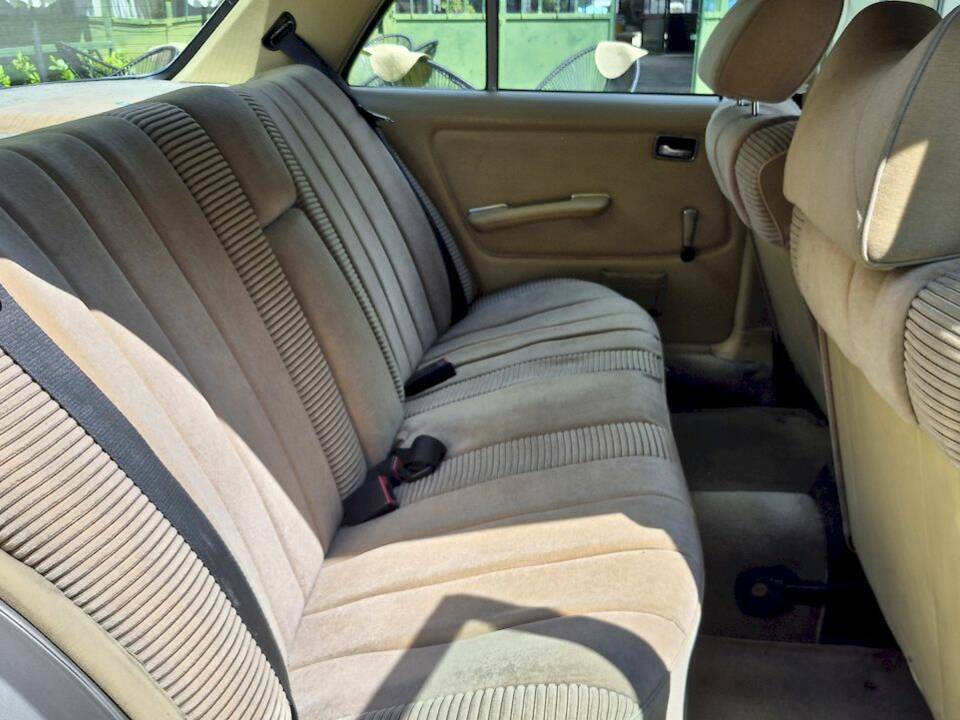 Image 55/71 of Mercedes-Benz 240 D (1980)