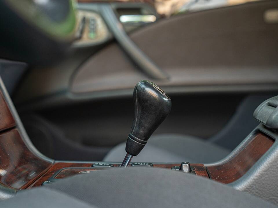 Afbeelding 40/50 van Mercedes-Benz E 430 (2000)