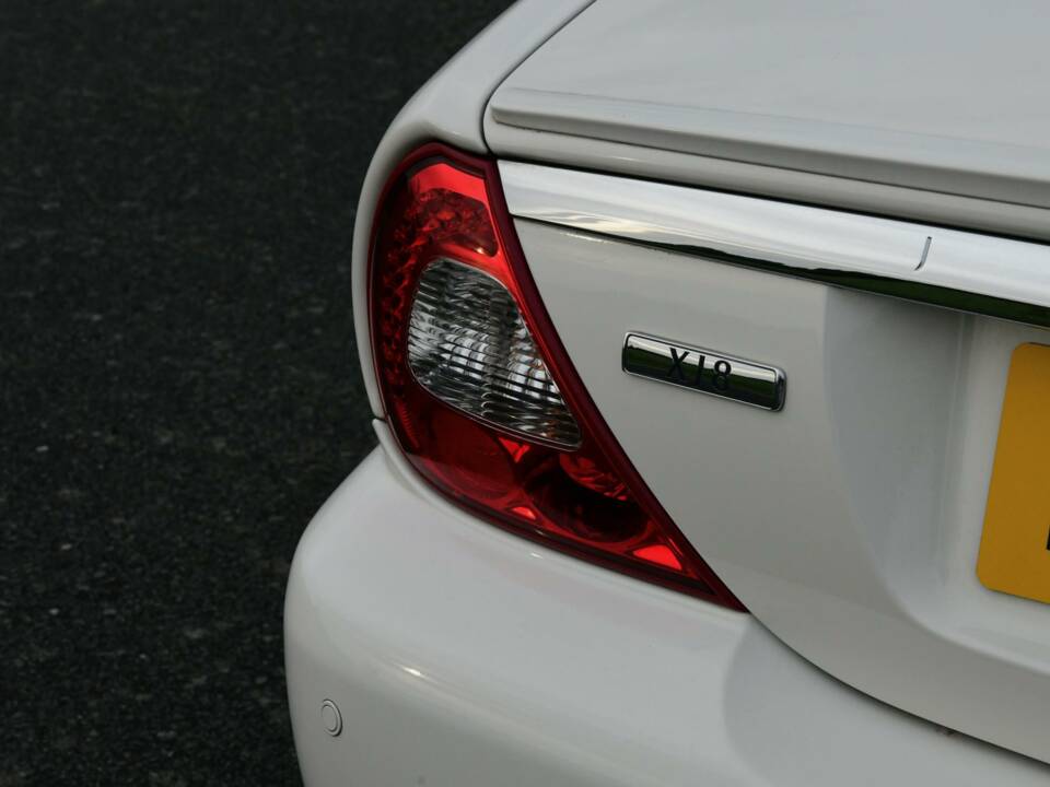Image 22/50 of Jaguar XJ 8 4.2 (2008)