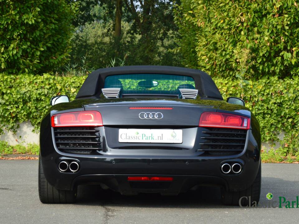 Image 12/50 of Audi R8 Spyder 4.2 FSI Quattro (2011)