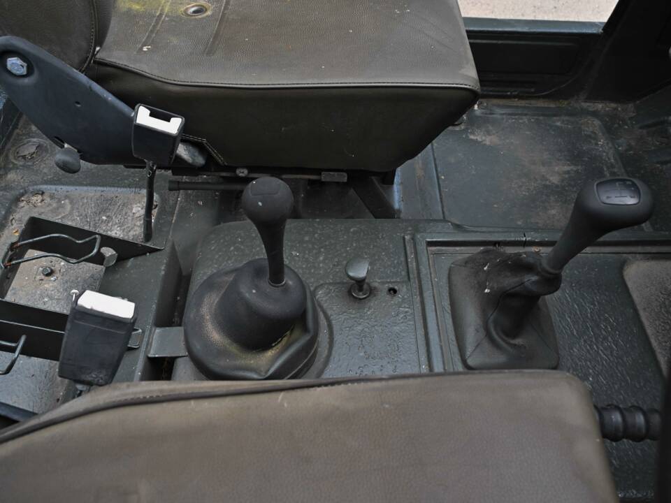 Immagine 25/50 di Mercedes-Benz 240 GD (SWB) (1987)