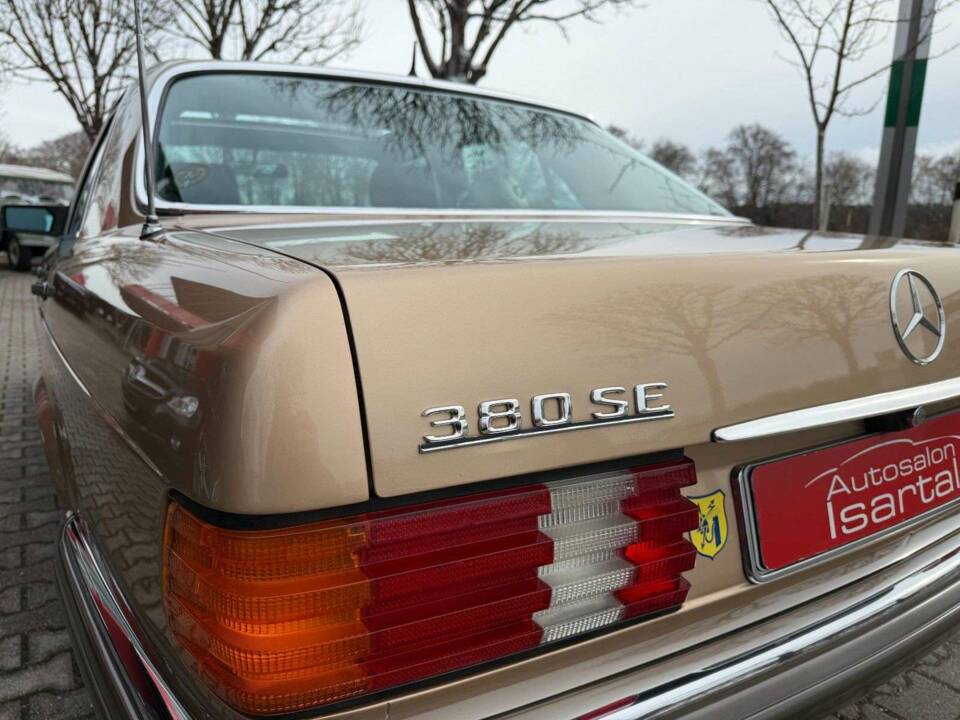 Bild 15/36 von Mercedes-Benz 380 SE (1981)