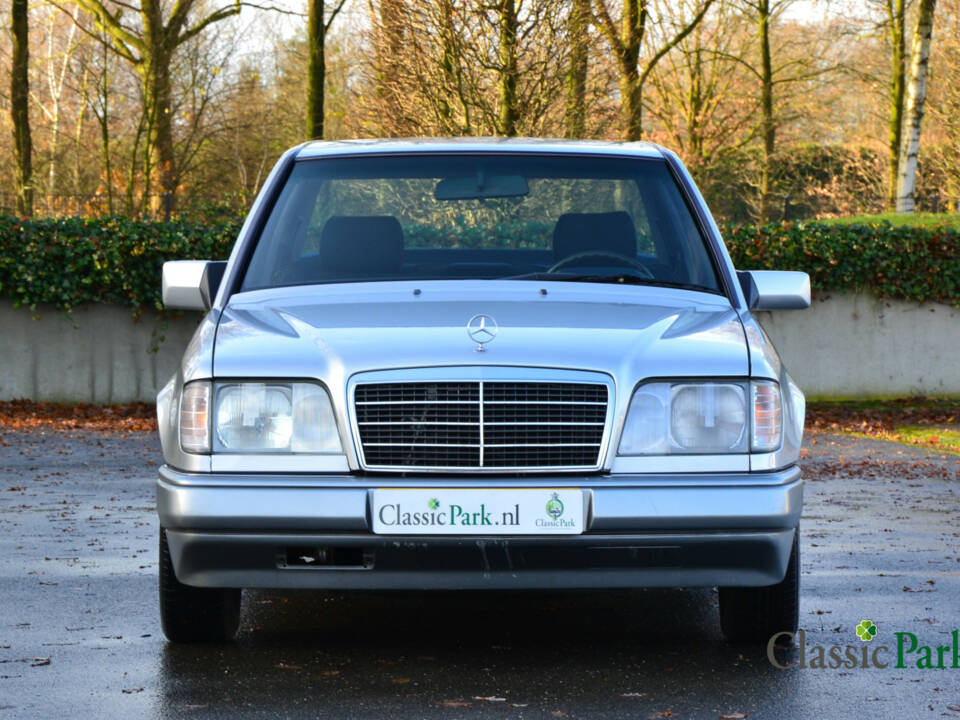 Image 8/39 of Mercedes-Benz 200 D (1993)