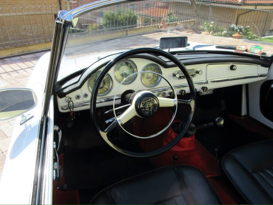 Bild 17/30 von Alfa Romeo Giulietta Spider (1961)