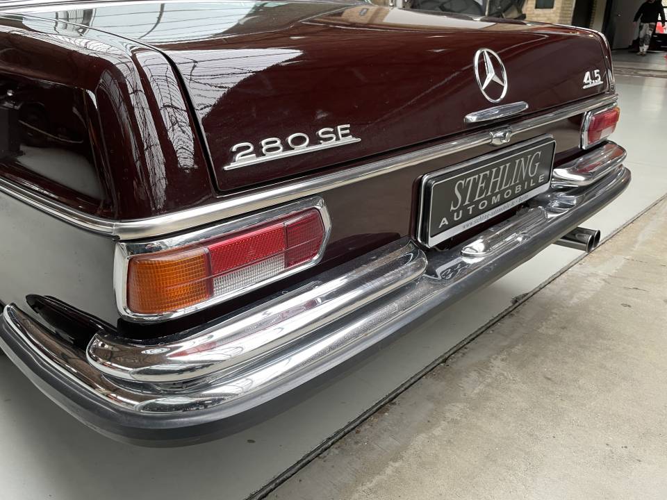 Image 13/50 of Mercedes-Benz 280 SE 4,5 (1972)