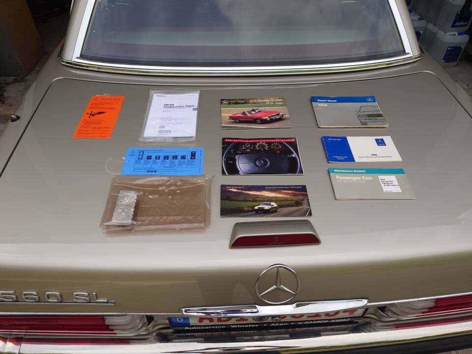 Image 29/43 of Mercedes-Benz 560 SL (1988)