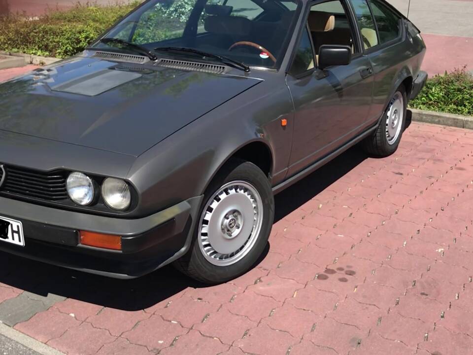 Afbeelding 6/20 van Alfa Romeo GTV 6 2.5 (1981)