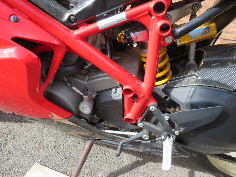 Bild 28/46 von Ducati 1098 R (2008)