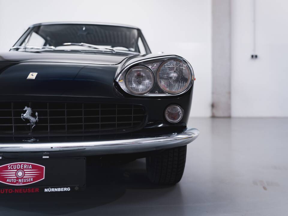 Image 21/100 of Ferrari 330 GT 2+2 (1965)