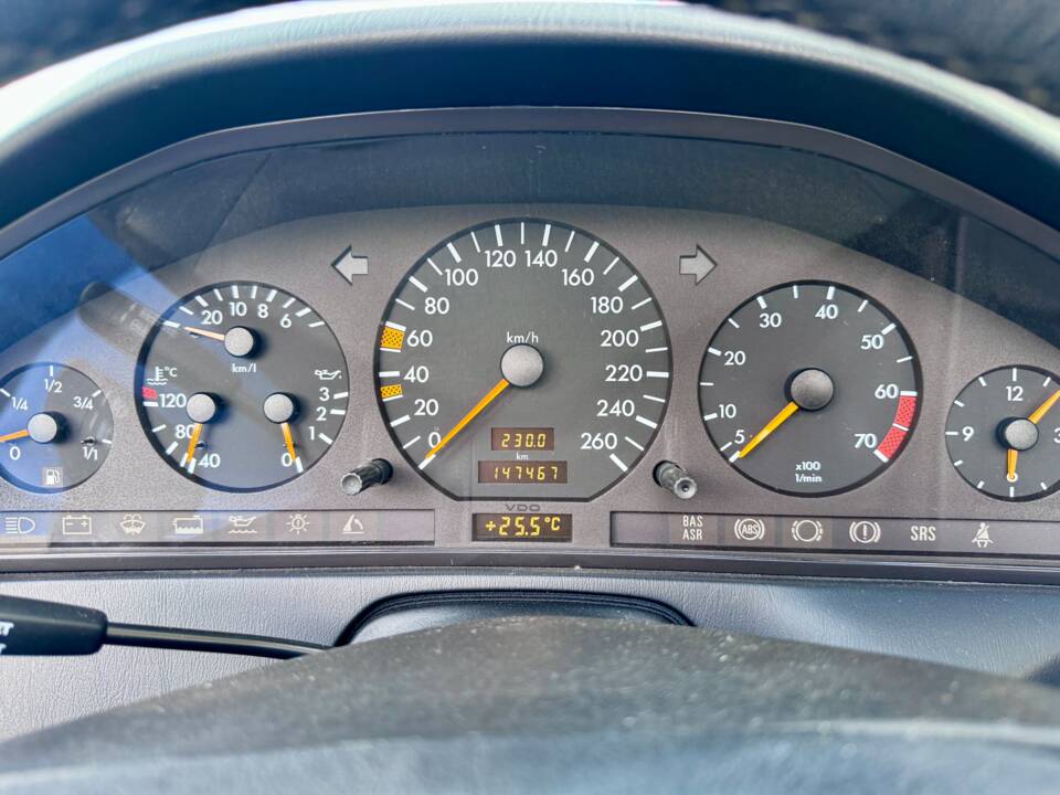 Image 17/49 de Mercedes-Benz SL 500 (1997)