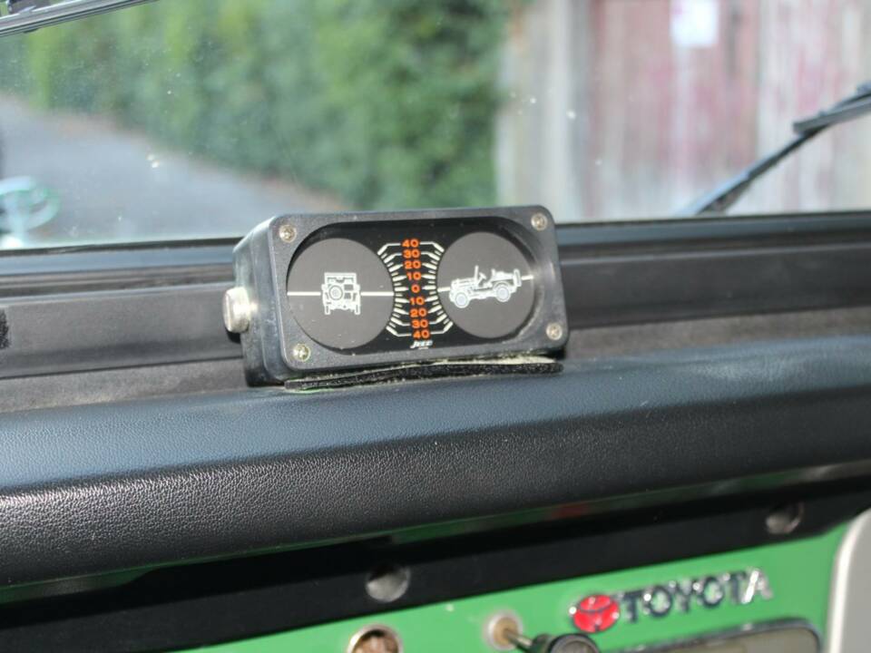 Bild 3/15 von Toyota Land Cruiser BJ 42 (1981)