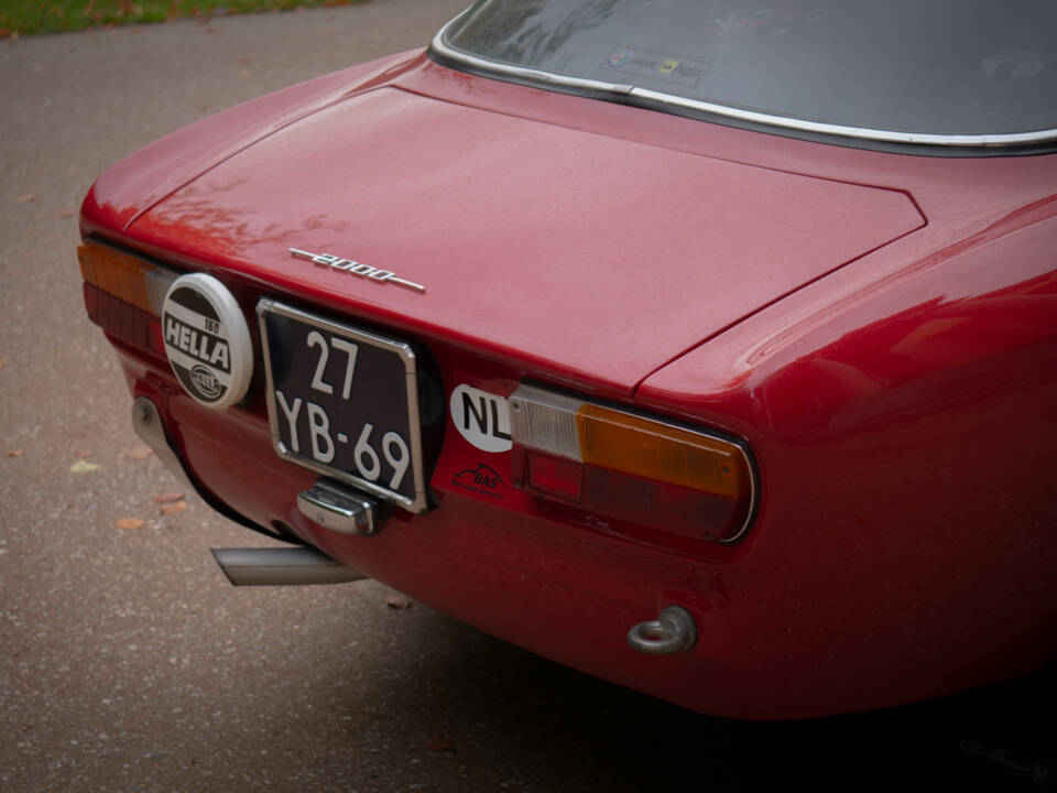 Bild 11/27 von Alfa Romeo 2000 GT Veloce (1971)