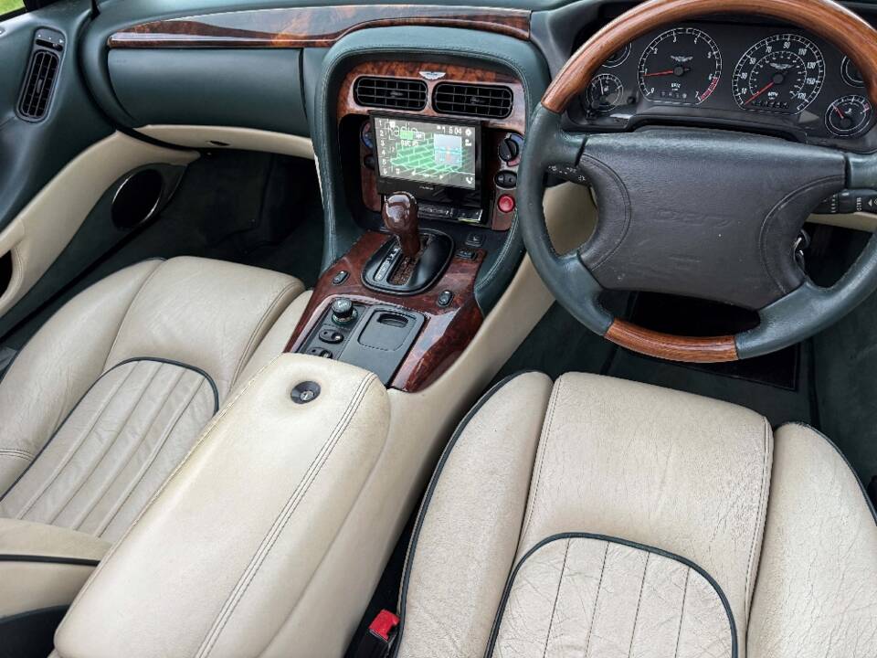 Image 31/44 of Aston Martin DB 7 Volante (1998)