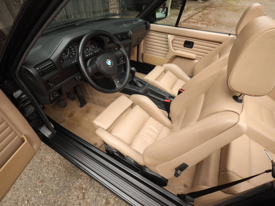 Image 9/83 de BMW 325i (1990)