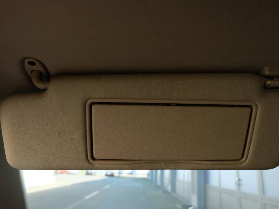 Image 26/63 of Mercedes-Benz 300 CE (1991)