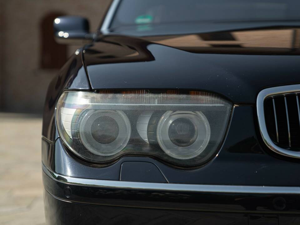 Bild 21/50 von BMW 745Li (2001)