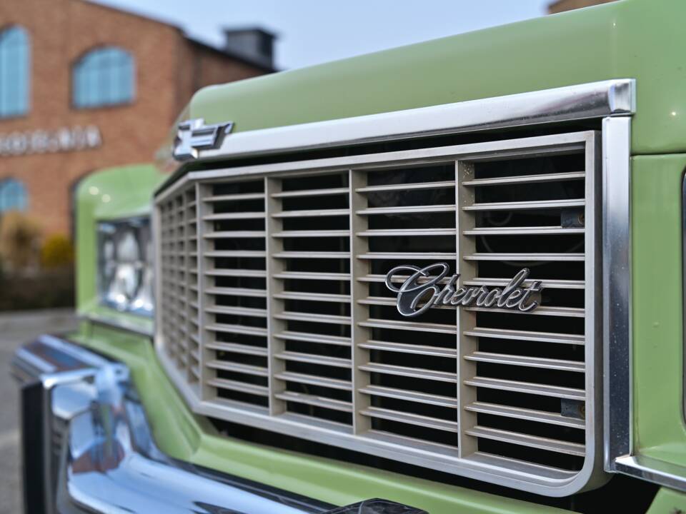 Image 8/44 of Chevrolet Impala (1974)