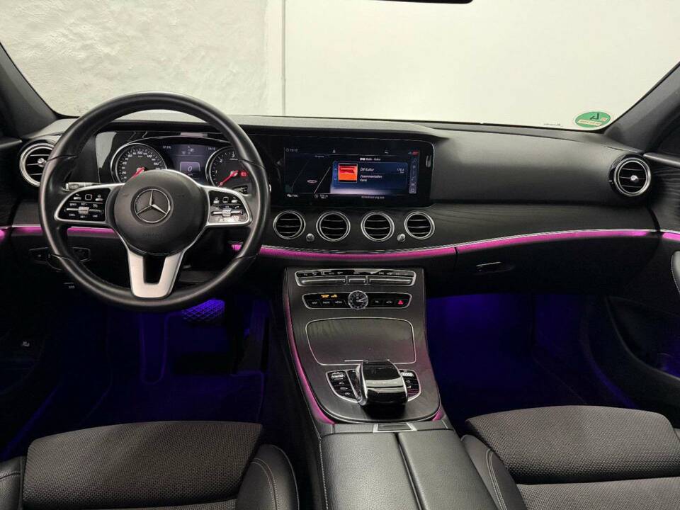 Image 12/32 of Mercedes-Benz E 200 d (2020)
