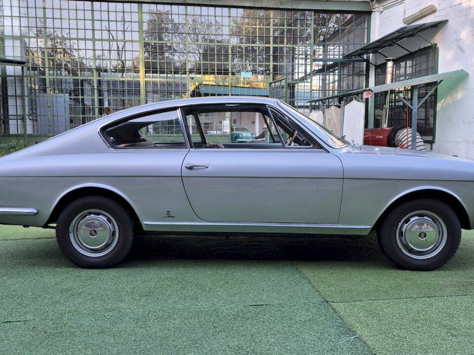 Image 10/54 de FIAT 1300 Vignale (1965)