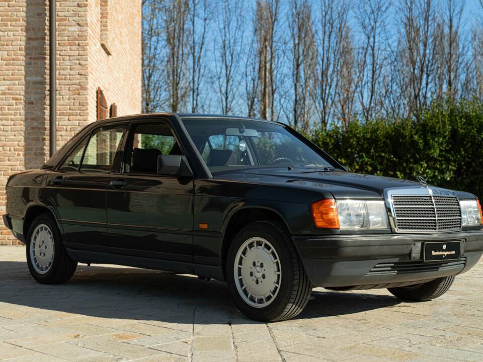 Image 2/50 de Mercedes-Benz 190 E (1988)