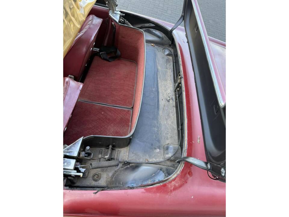 Image 15/50 of Mercedes-Benz 230 SL (1966)