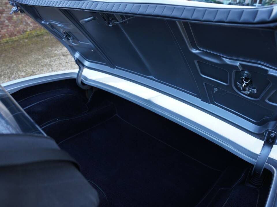 Immagine 8/50 di Chevrolet Corvette Sting Ray Convertible (1964)