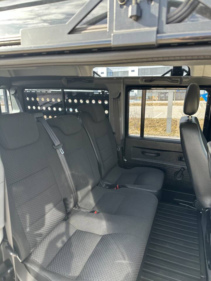 Bild 12/21 von Land Rover Defender 110 (2013)