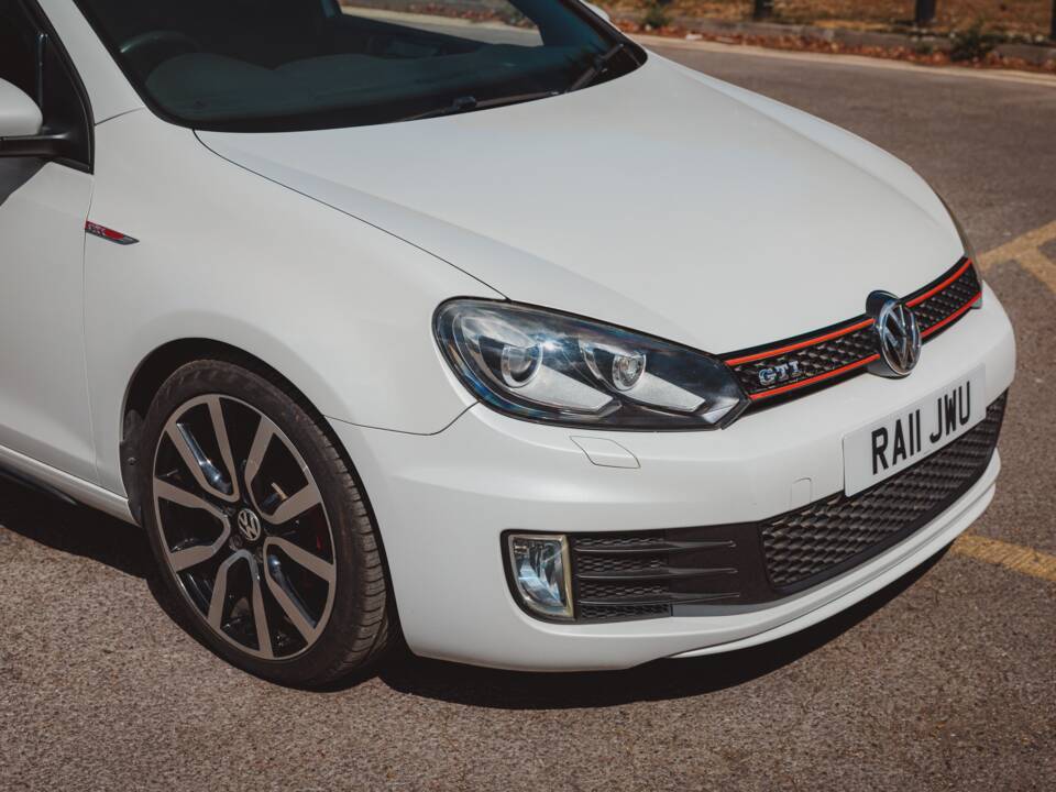 Imagen 12/42 de Volkswagen Golf VI GTI (2011)