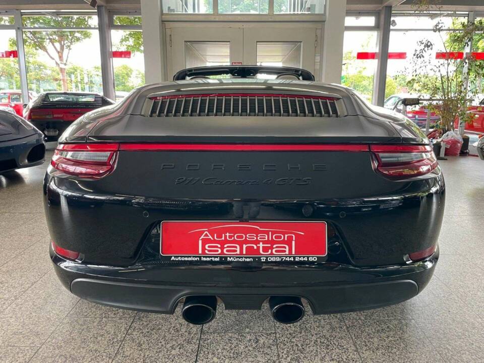 Image 8/19 of Porsche 911 Carrera 4 GTS (2017)