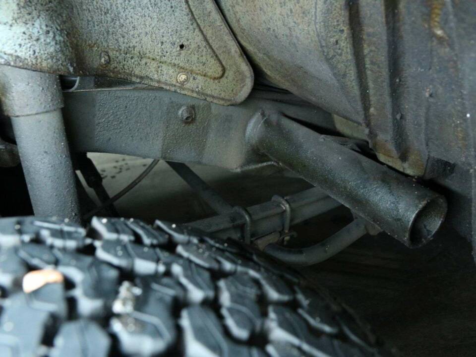 Immagine 46/50 di Mercedes-Benz 230 GE (SWB) (1993)