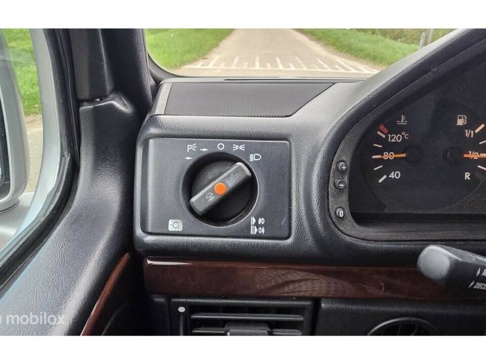 Afbeelding 23/50 van Mercedes-Benz G 320 (SWB) (1997)