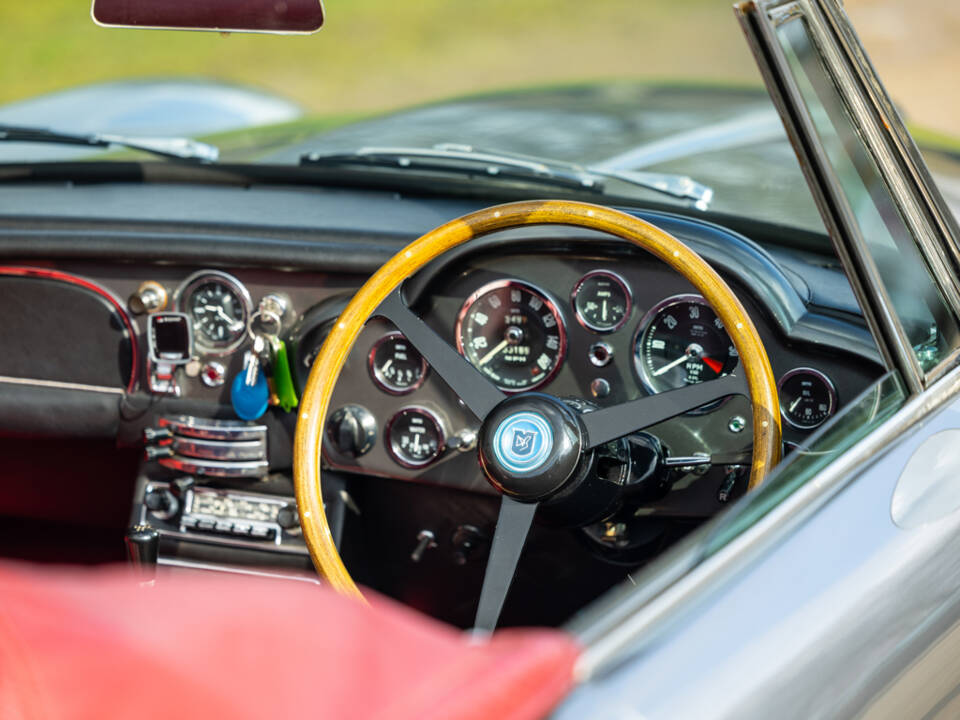Image 24/50 of Aston Martin DB 5 (1964)