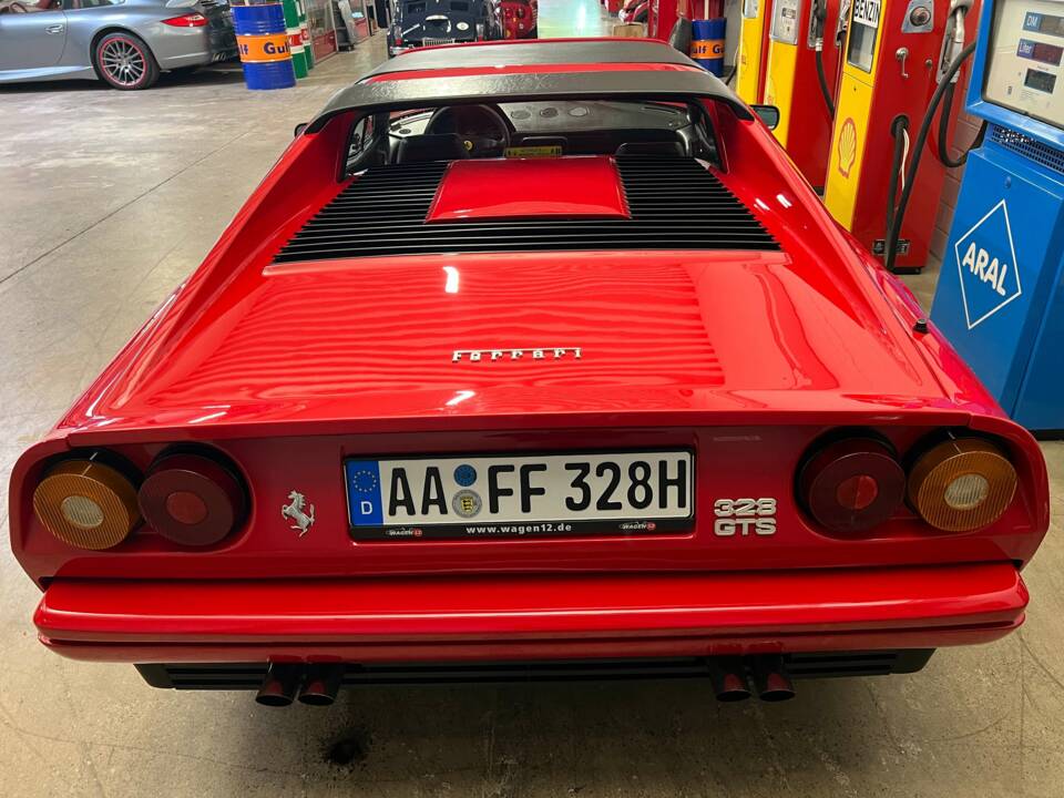 Image 18/22 of Ferrari 328 GTB (1986)