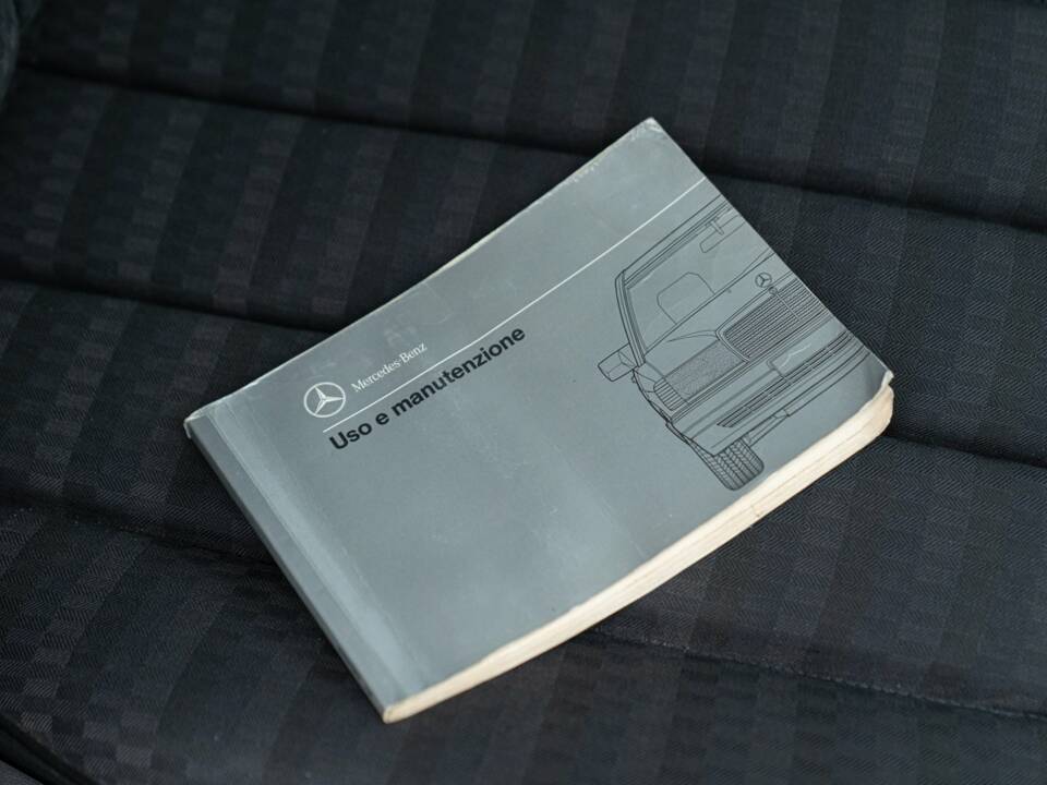 Image 40/50 of Mercedes-Benz 190 E 1.8 (1991)
