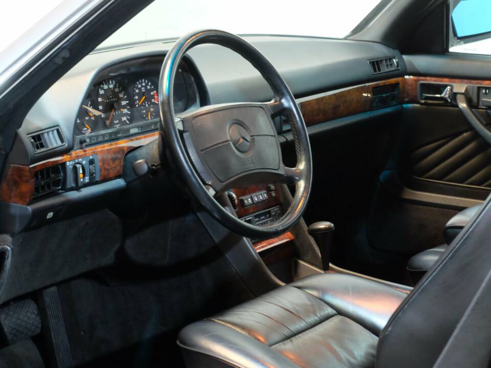 Image 4/34 of Mercedes-Benz 500 SEC (1991)