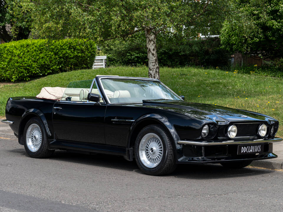 Immagine 2/32 di Aston Martin V8 Vantage Volante (1988)