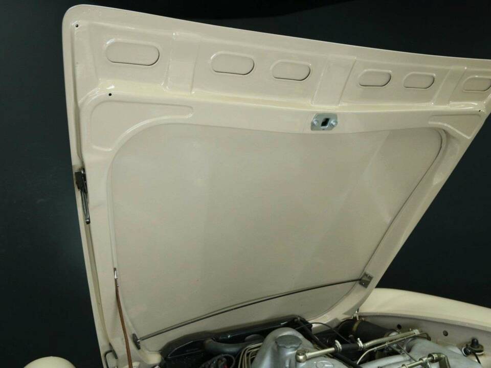 Image 38/50 of Mercedes-Benz 230 SL (1967)