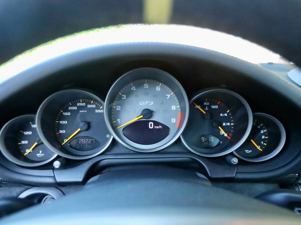 Image 36/50 de Porsche 911 GT3 RS (2010)