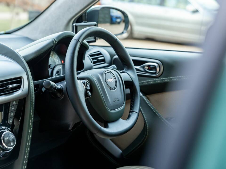 Image 38/50 of Aston Martin Cygnet (2013)