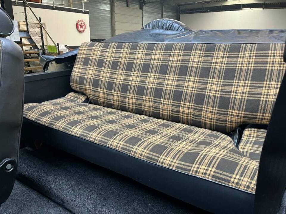 Image 21/50 de Mercedes-Benz 230 CE (1981)