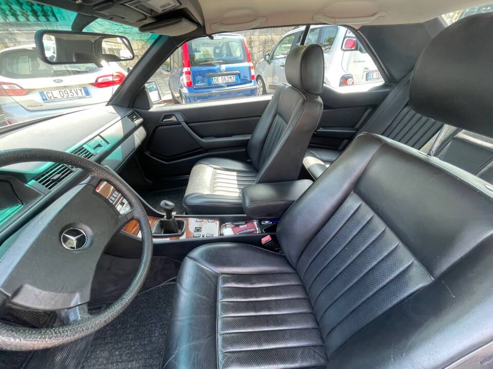 Immagine 7/16 di Mercedes-Benz 300 CE (1989)