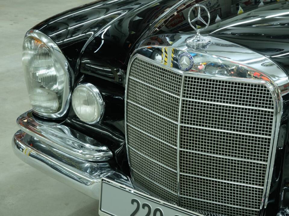 Image 21/50 of Mercedes-Benz 220 SE b (1963)
