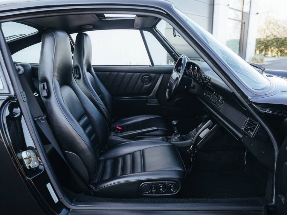 Bild 23/39 von Porsche 911 Carrera 4 (1993)