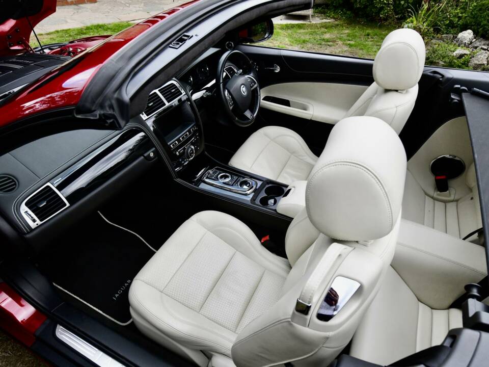 Image 30/50 of Jaguar XKR (2013)