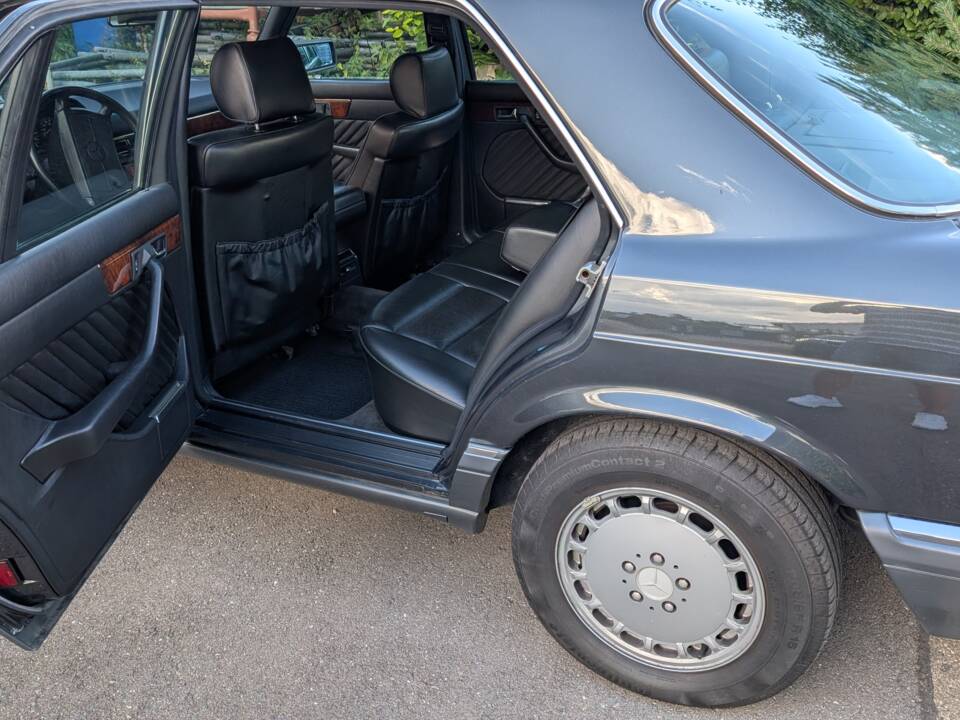 Image 7/29 of Mercedes-Benz 500 SEL (1990)