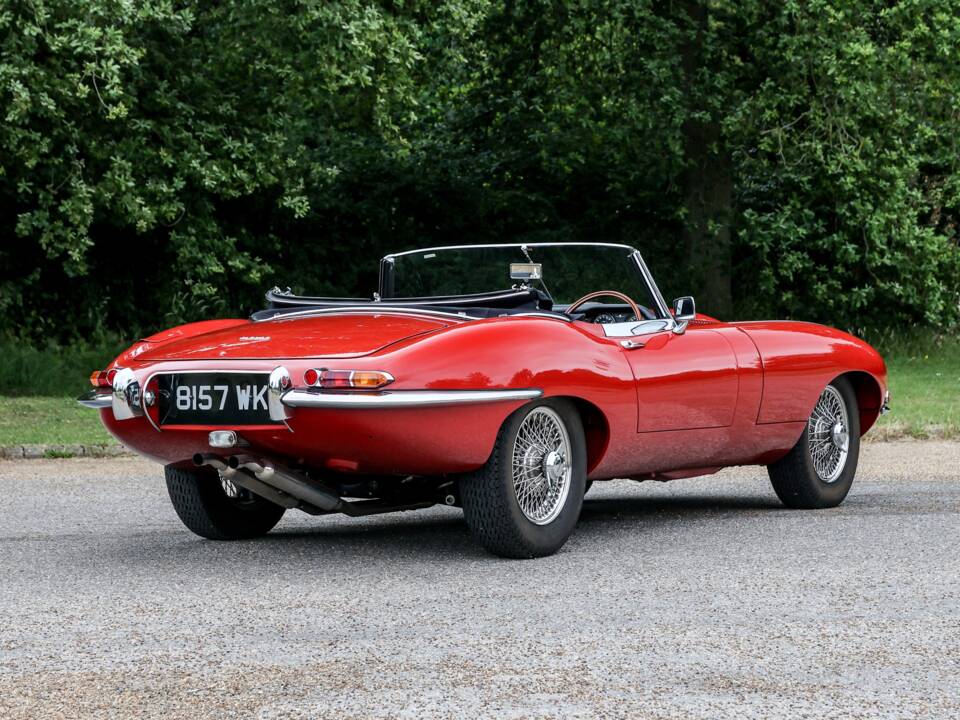 Image 3/41 de Jaguar E-Type 3.8 (1964)
