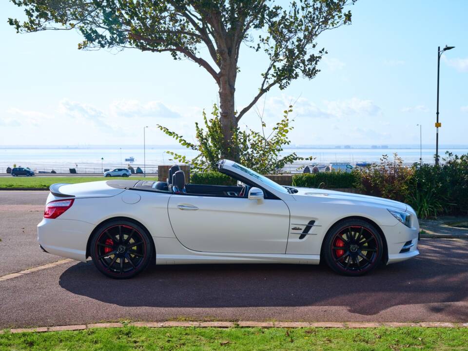 Immagine 2/50 di Mercedes-Benz SL 400 (2015)