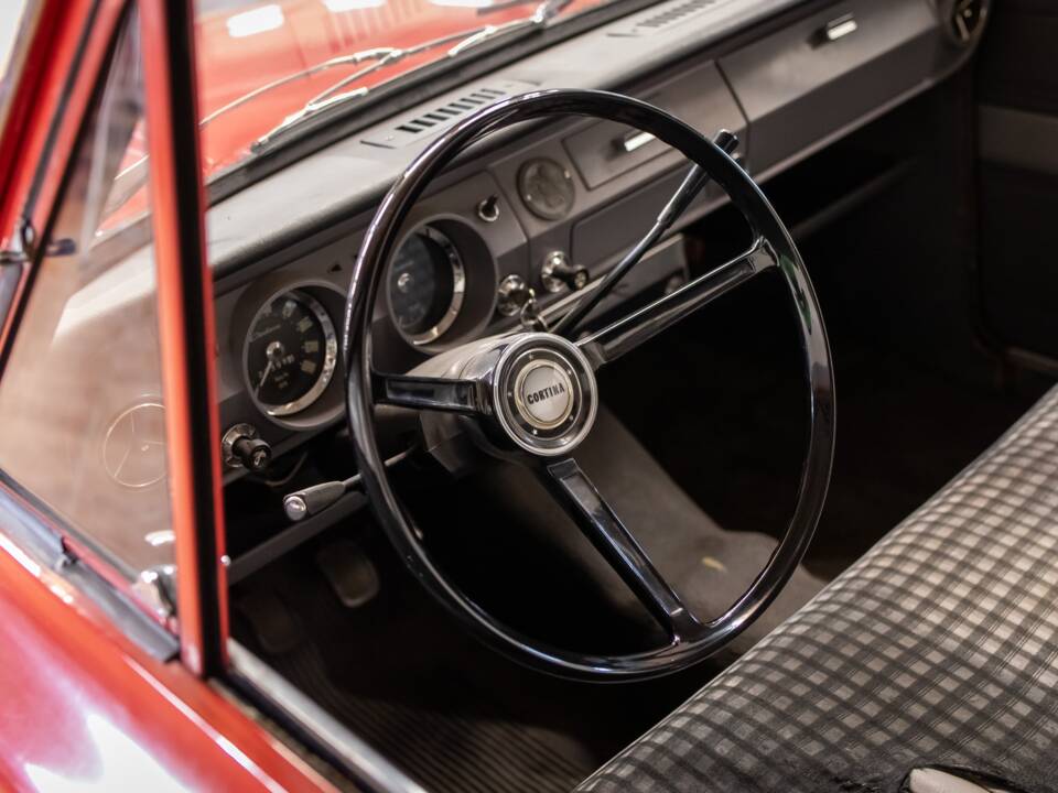 Afbeelding 14/20 van Ford Cortina 1200 Deluxe (1965)