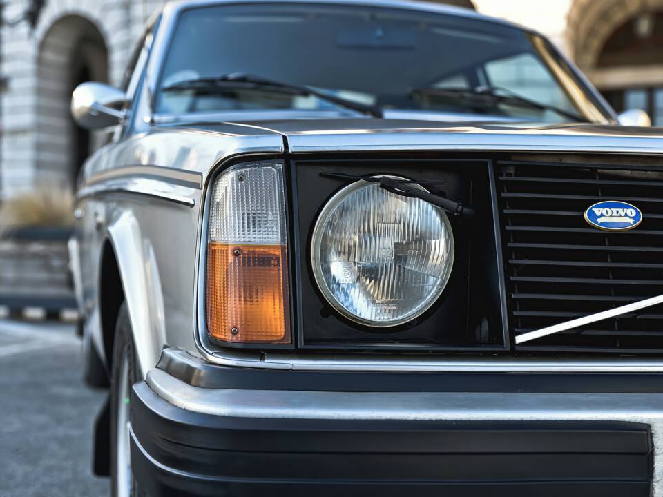 Image 4/38 de Volvo 244 DLS (1977)